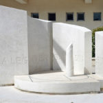 Monumento-Ottaviano-occhipinti-e-corallo-pietra-di-modica