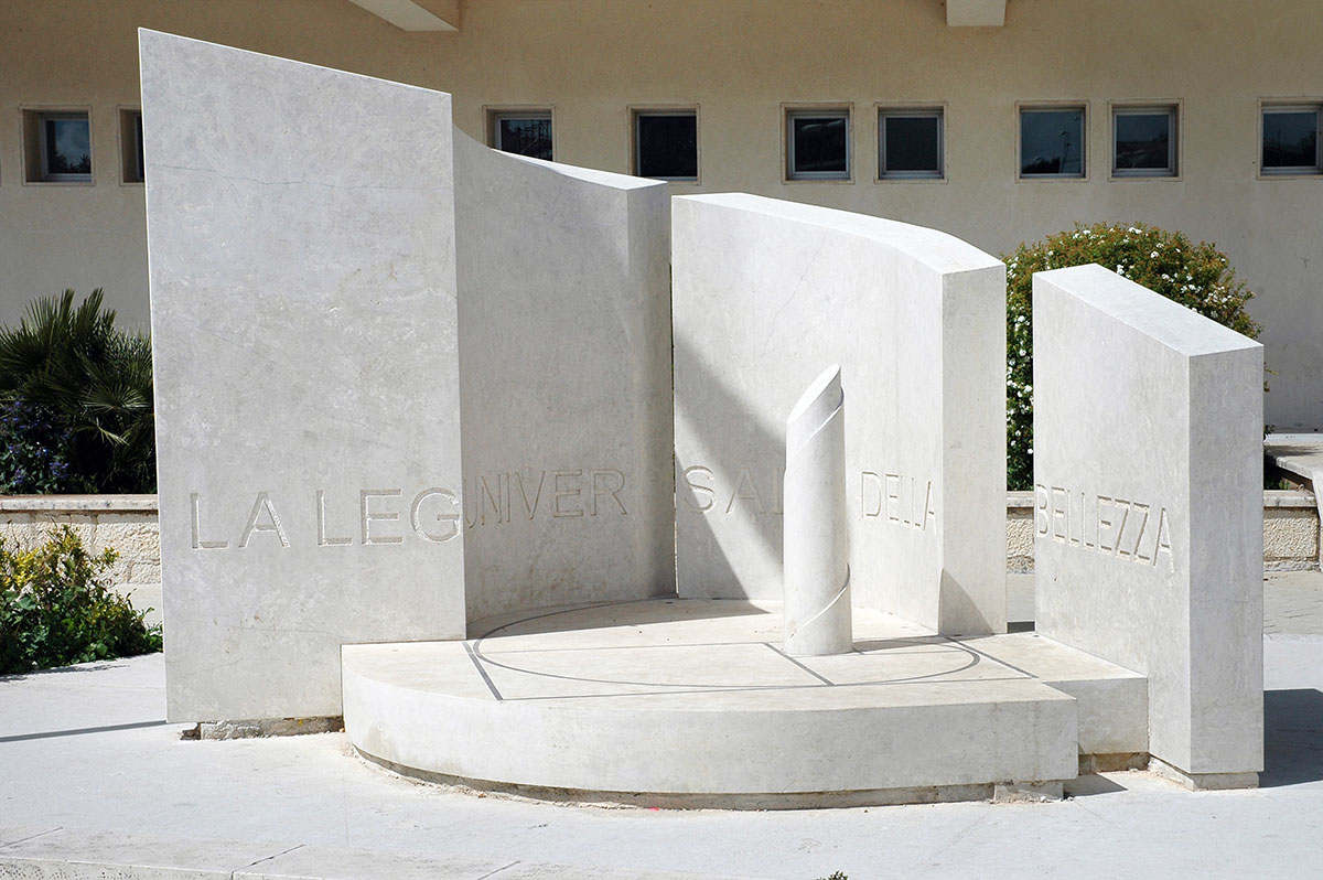 Monumento in onore di Carmelo Ottaviano